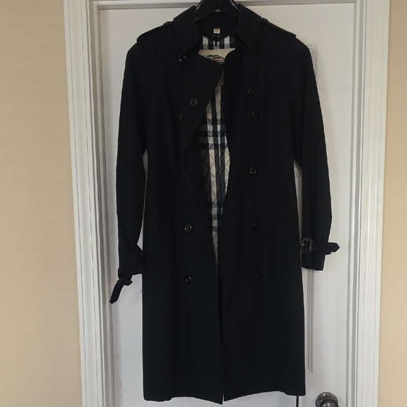 Burberry Classic Black Belted Trench Coat - Picture 5 of 11